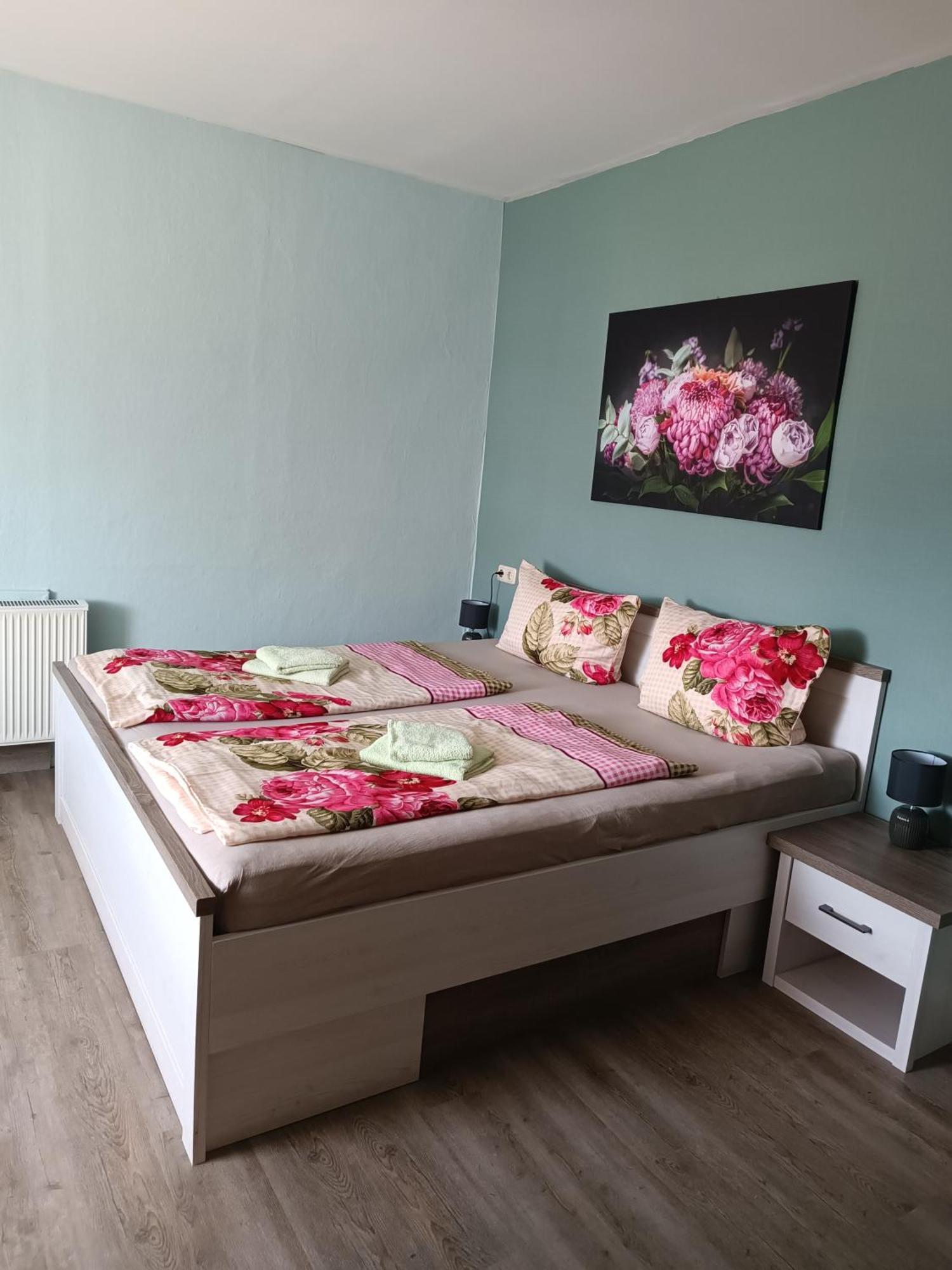 Pension Thüringer Wald - Monteurzimmer Reichmannsdorf Habitación foto